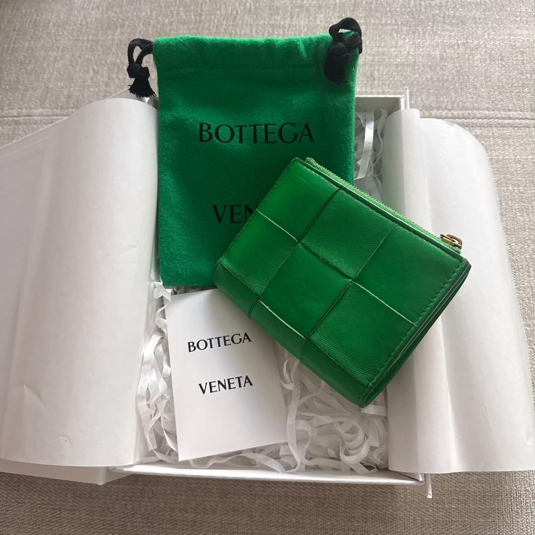 グリーンレザー 二つ折り財布 キルティングデザイン