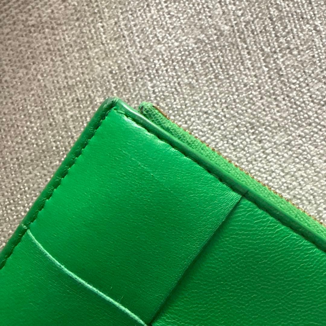 グリーンレザー 二つ折り財布 キルティングデザイン