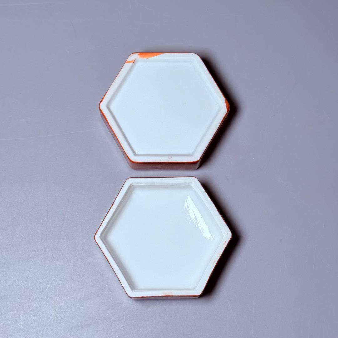 国重要無形文化財　十三代酒井田柿右衛門　濁手　梅花文　濃赤　香合　茶道具　共箱