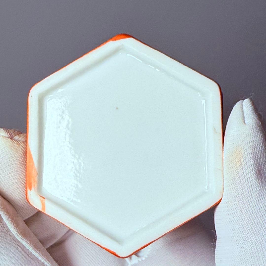 国重要無形文化財　十三代酒井田柿右衛門　濁手　梅花文　濃赤　香合　茶道具　共箱