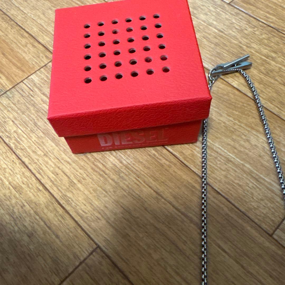 ディーゼルネックレス