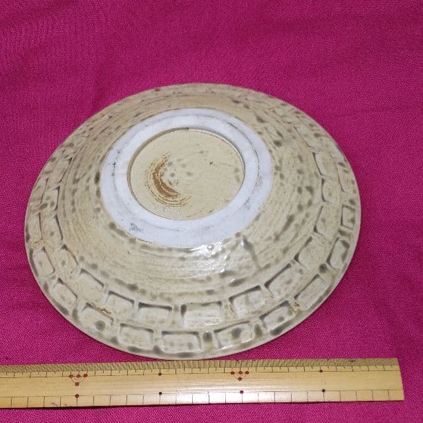 ✨新品☆海外作家品、絵皿、裏側に作家名入り