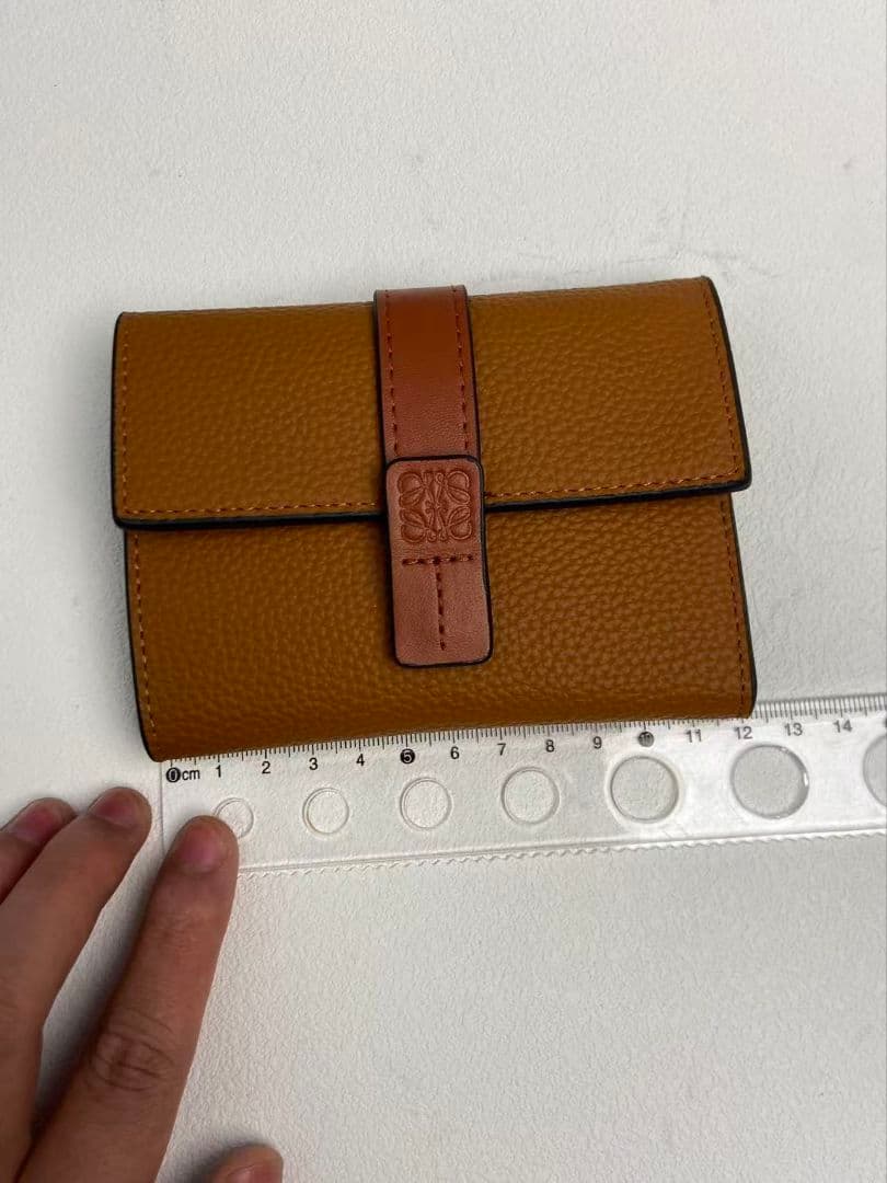 LOEWE ブラウンレザー 三つ折り財布