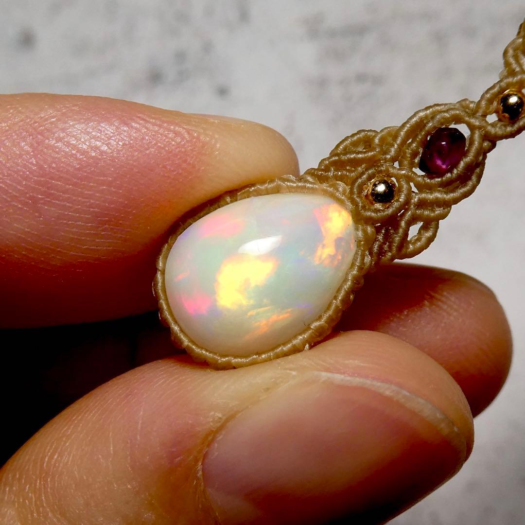 ガーネットとオパールのマクラメネックレス