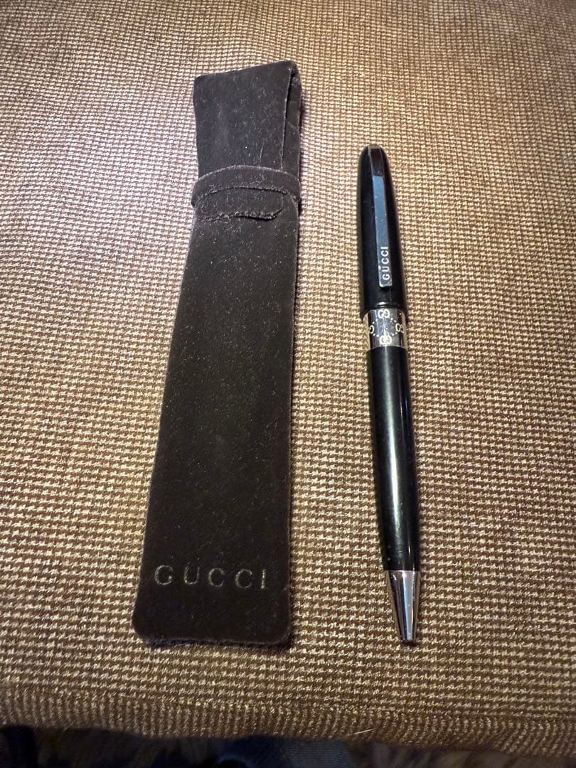 GUCCI ブラックボールペン ケース付き