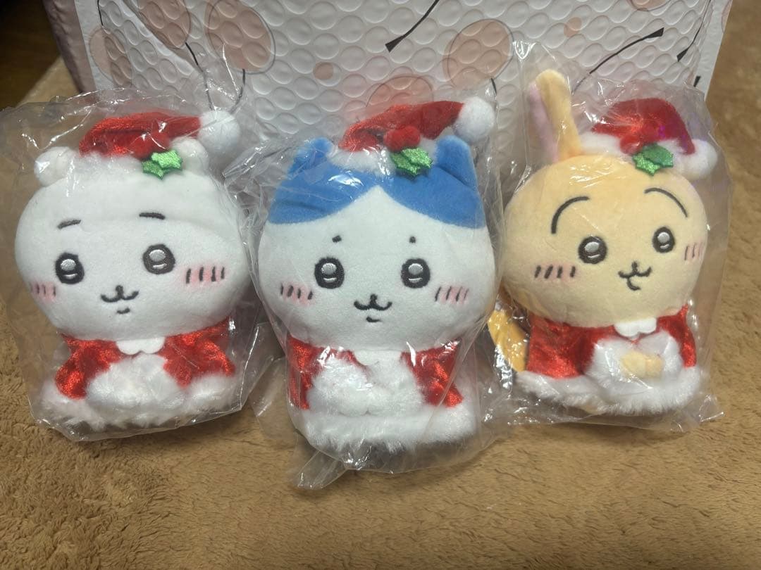 ちいかわ サンタさんだ！持ちますマスコット ちいかわ ハチワレ うさぎ