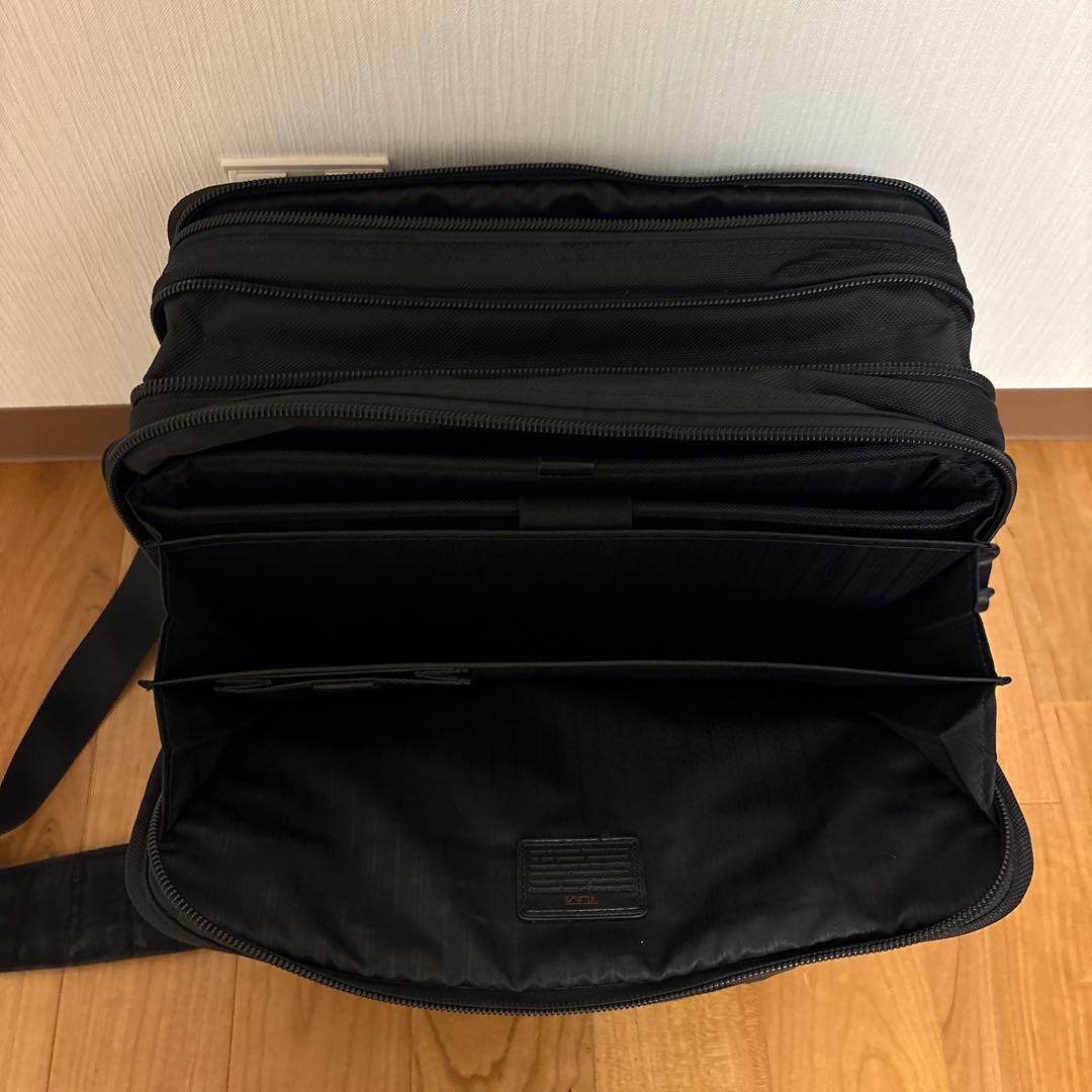 ブラックビジネスバッグ 多ポケット　26141DH