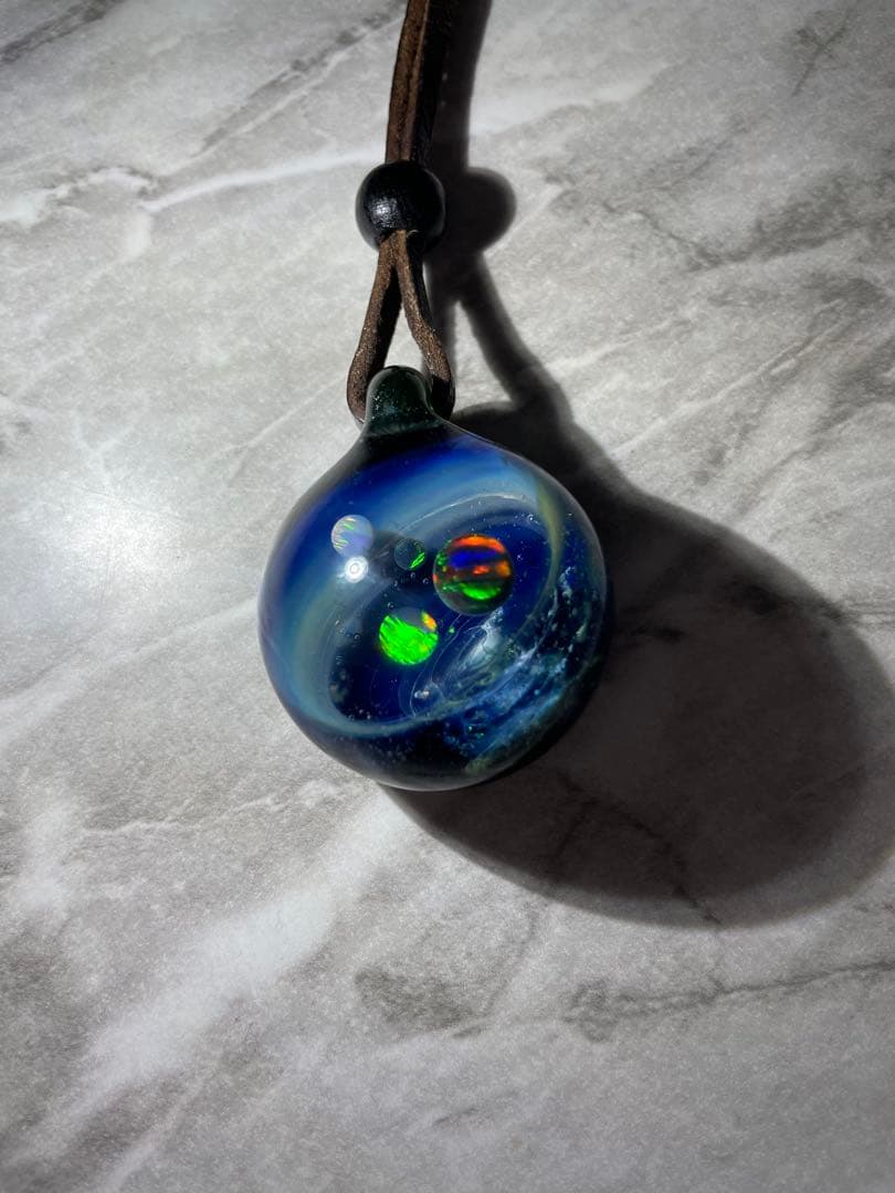 ガラス製　宇宙ペンダント