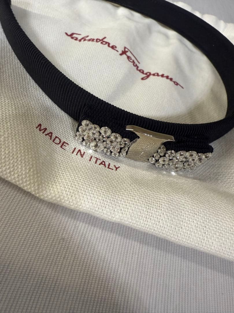 Salvatore Ferragamo 黒キラキラヘアカチューシャ