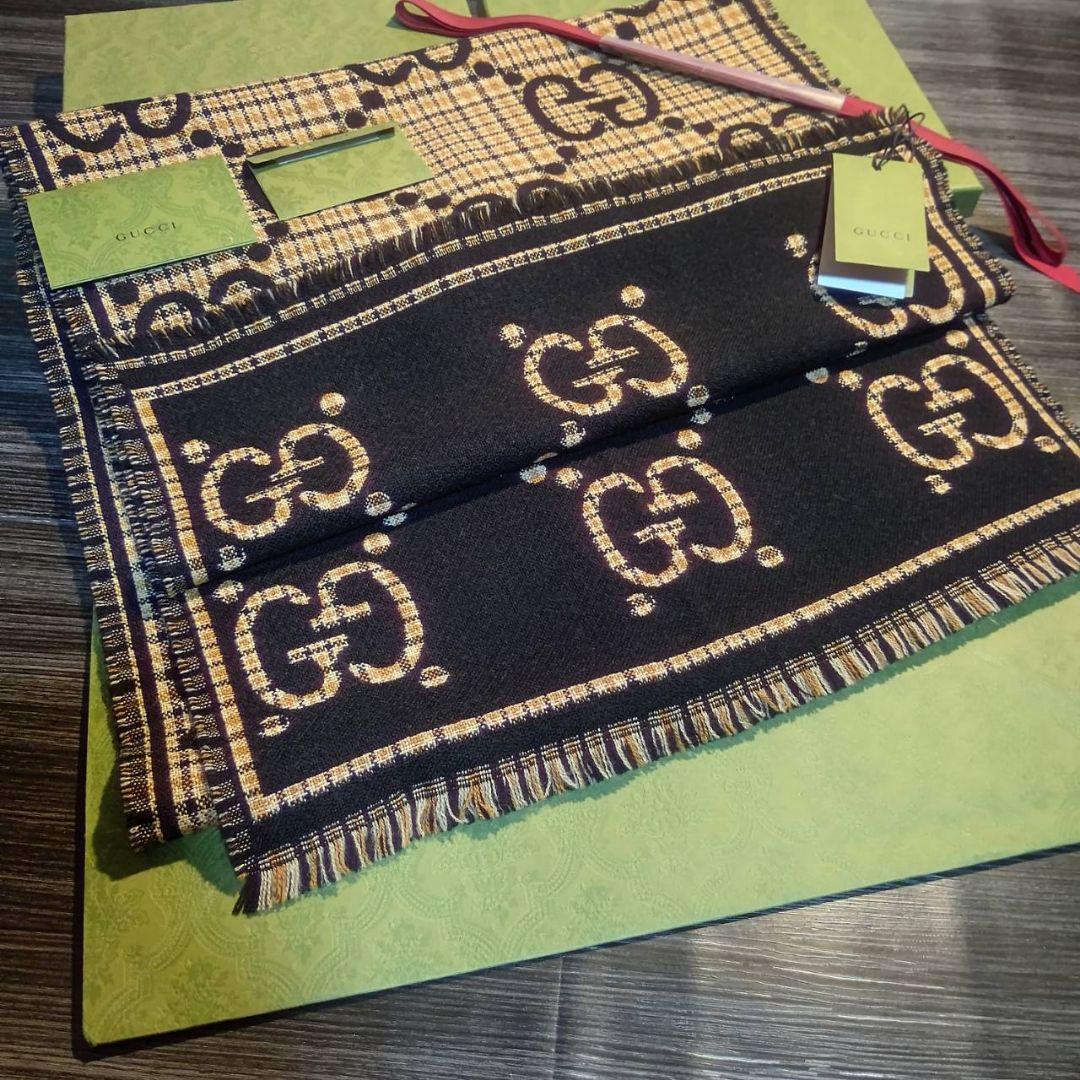 ❤新品箱袋付き❤最高級ウール❤GUCCI ジャカード マフラー❤黒&ブラウン❤