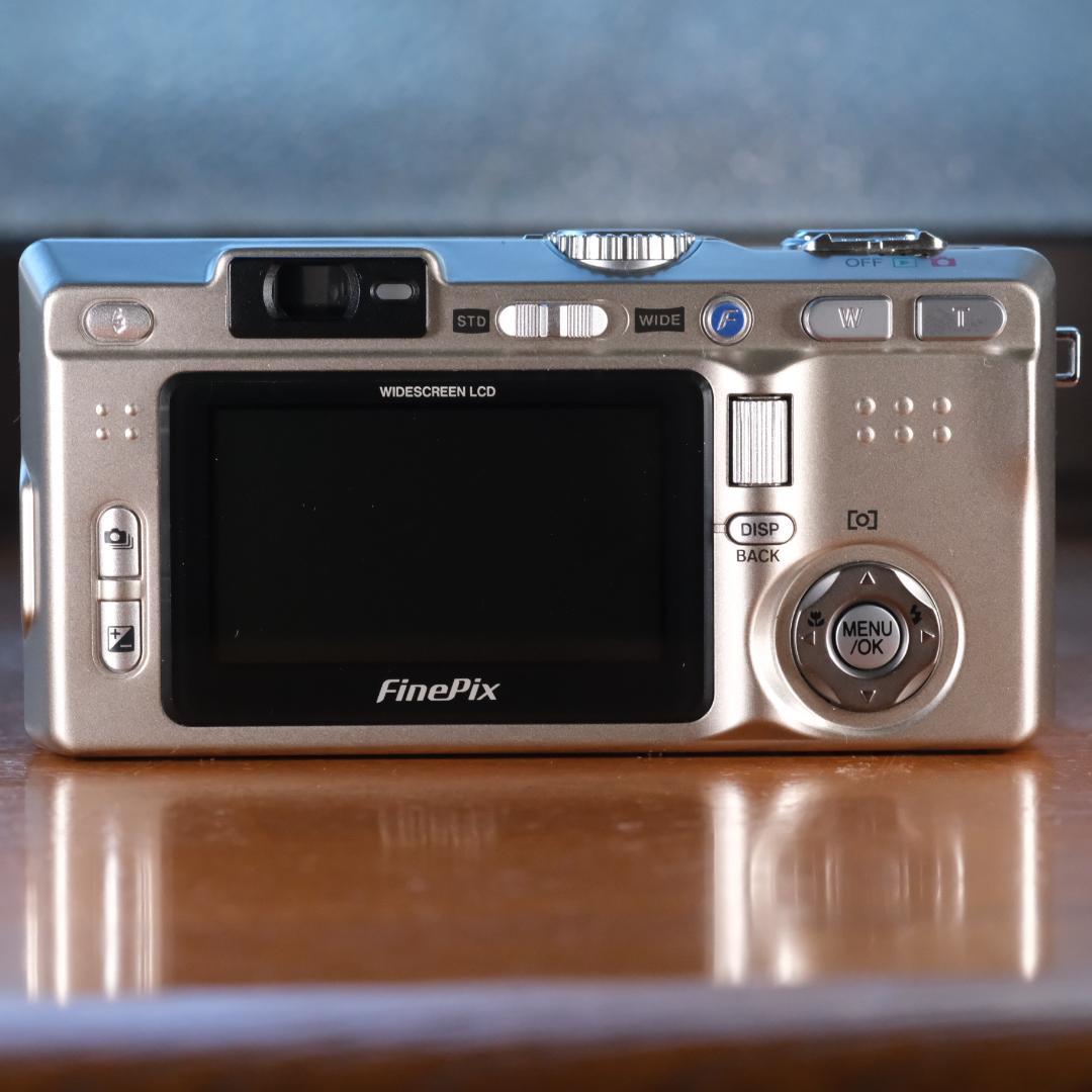 つ*さ様 FUJIFILM　Finepix　F710　極美　保管品　カードも！