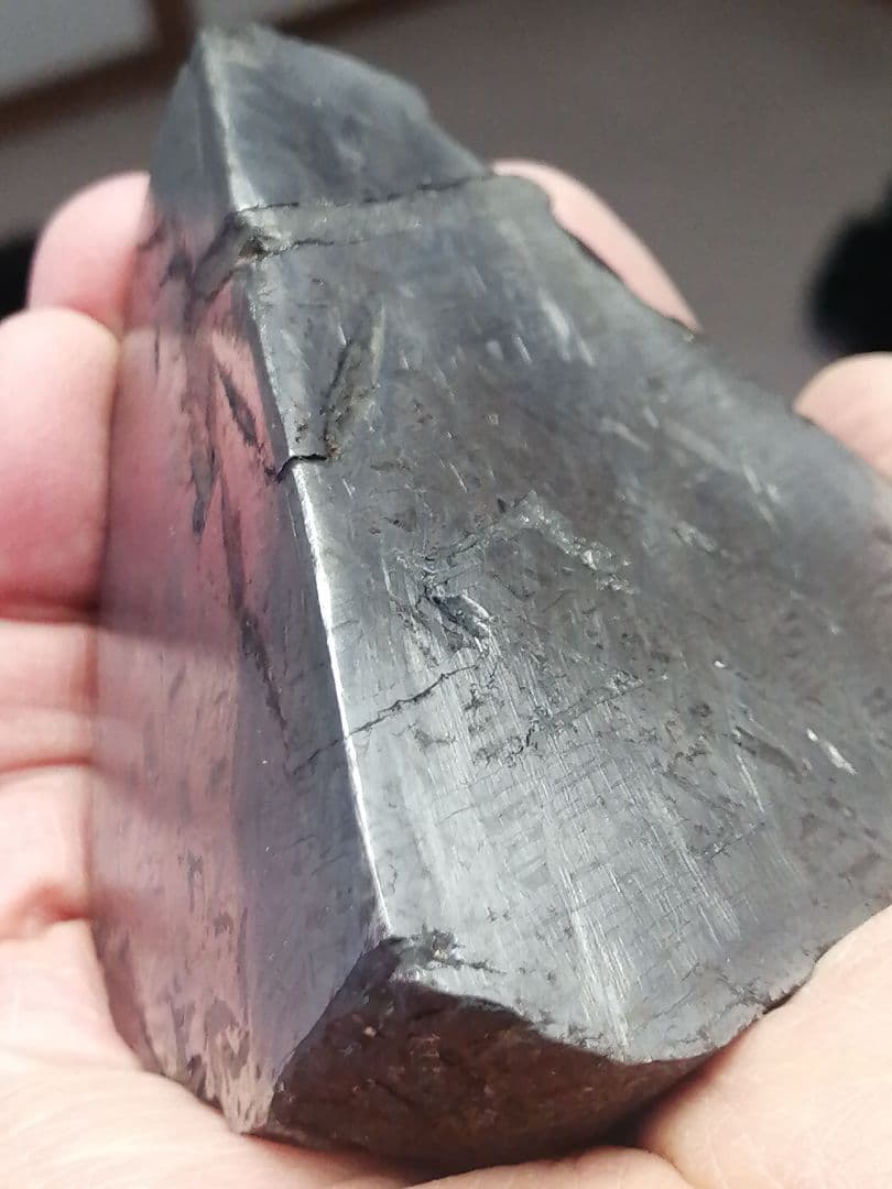 ★『超隕石』隕石原石　 969g　 隕石内部 表面は『鏡面仕上げ』になっています