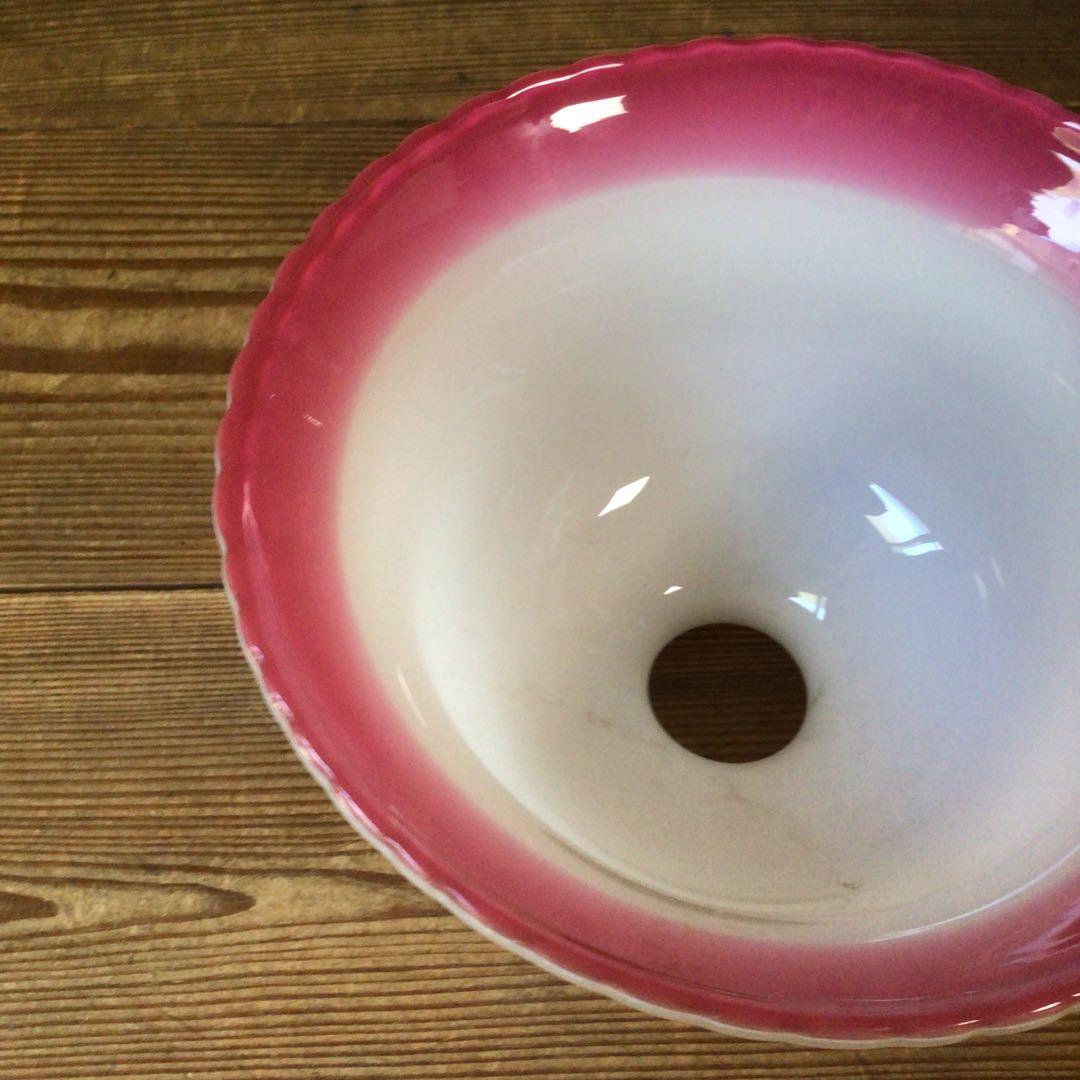 No4174 手吹き　九州明治びいどろ　乳白赤縁ガラス　ランプシェード　送料無料