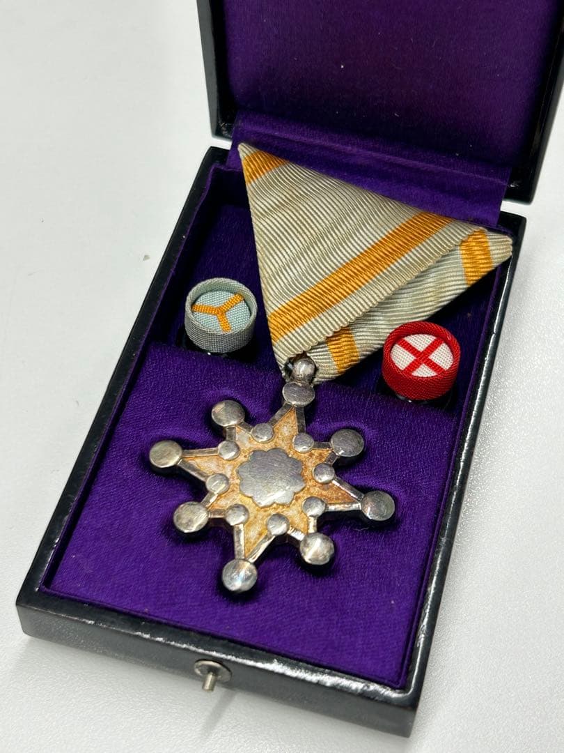 勲八等 瑞宝章 勲章 共箱 旧日本軍 ミリタリー 軍装品