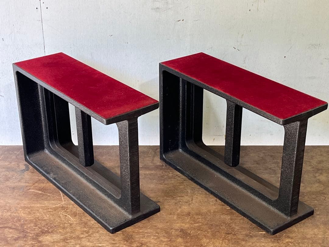 ②古いTAOCスピーカースタンド 鋳鉄製 赤クッション付き2個