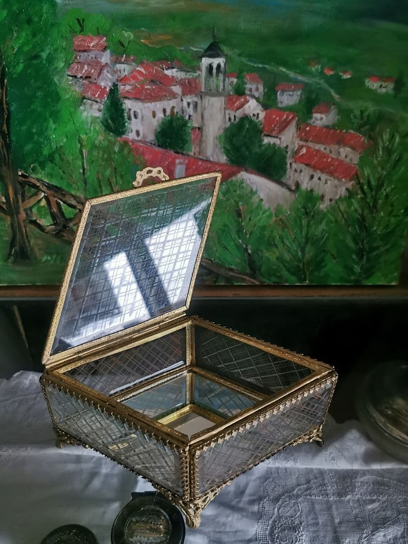 アンティークフランス 格子グラヴィール硝子菱形ジュエリーケース 三つ葉金細工装飾