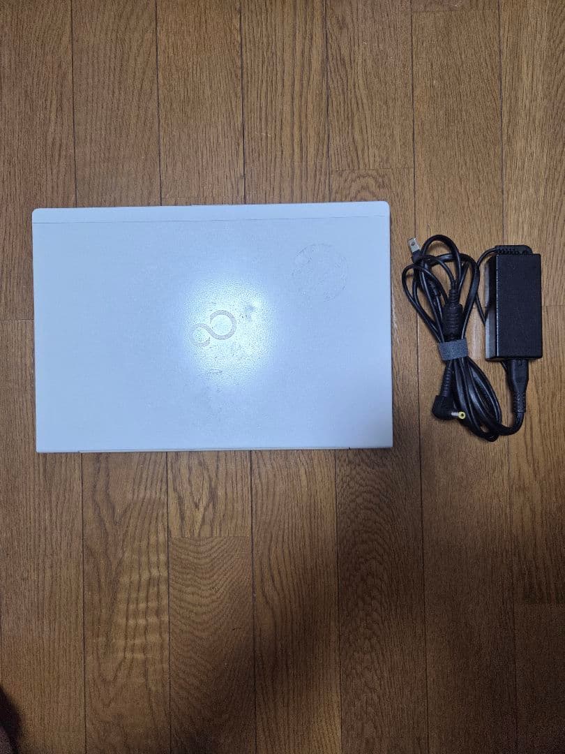 富士通 LIFEBOOK UH92/B3ホワイト タッチパネル