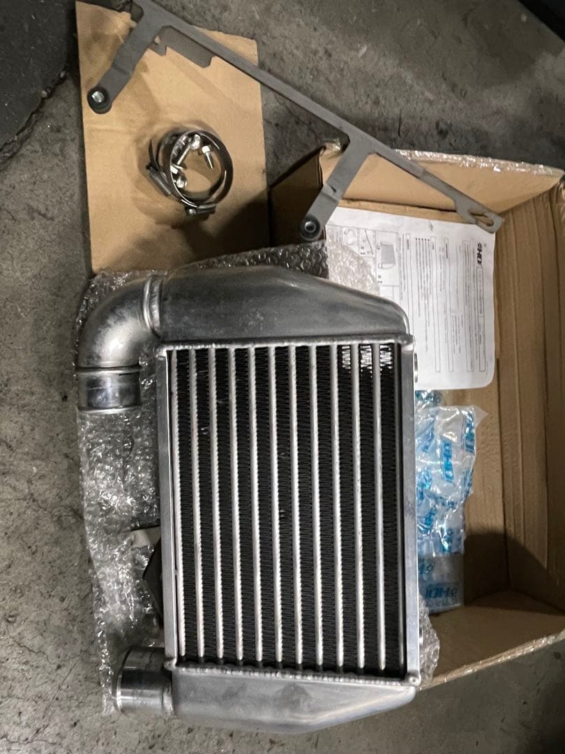 ハイエース　HDiインタークーラー