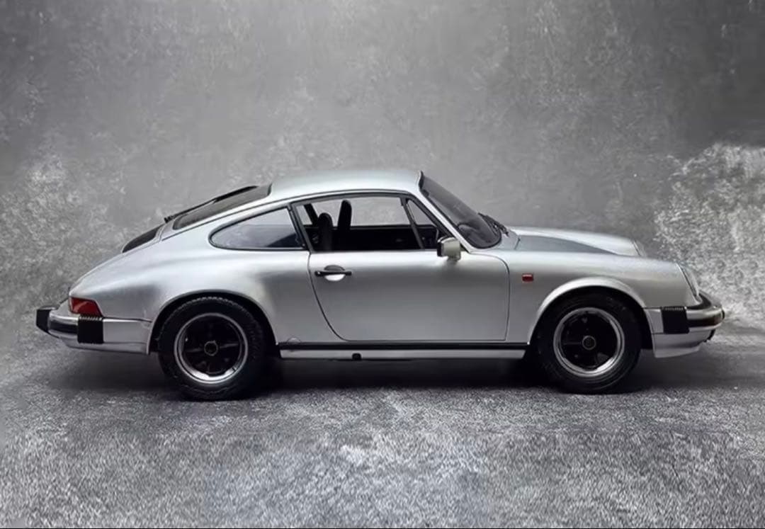 ポルシェ 911 ターボ 1/12 スケールCarrera モデル