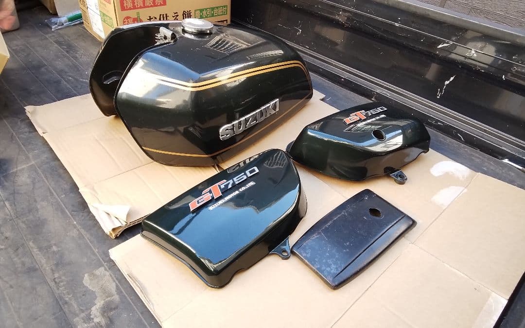 国内物　GT 750 B5　純正外装フルキット　正月謝恩セール
