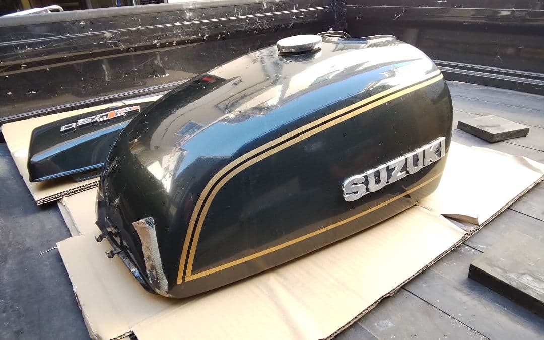 国内物　GT 750 B5　純正外装フルキット　正月謝恩セール