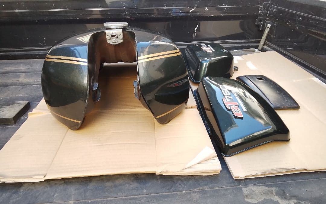 国内物　GT 750 B5　純正外装フルキット　正月謝恩セール