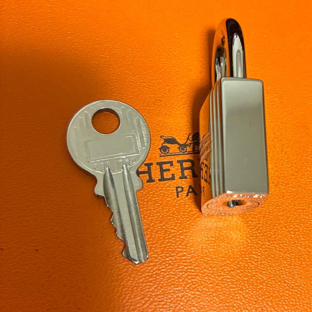 エルメス シルバー　カデナ　南京錠　パドロック　鍵　キー　NO124