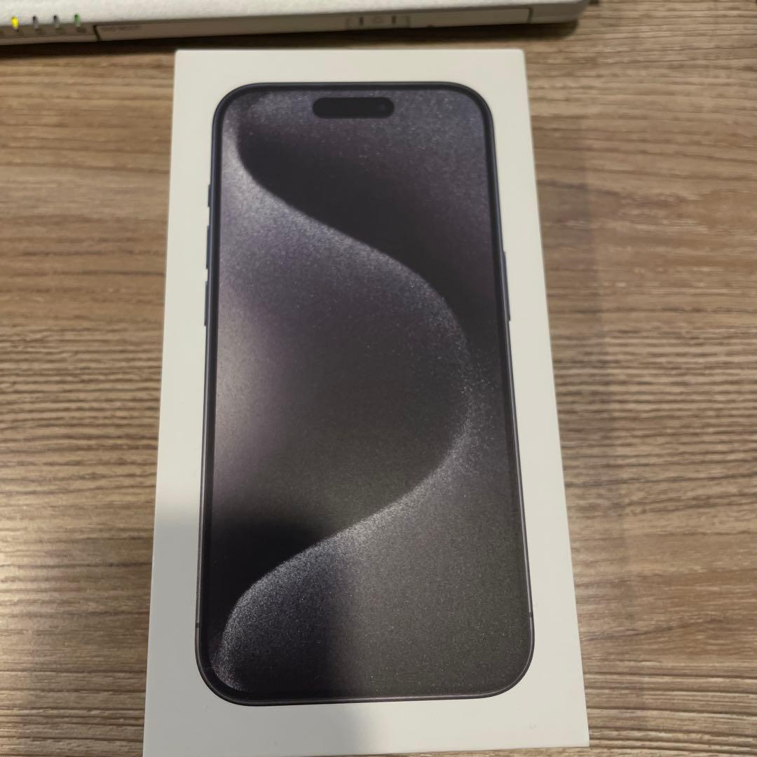 画面に多少傷有なので相場より安くしてます。iPhone 15 Pro 128