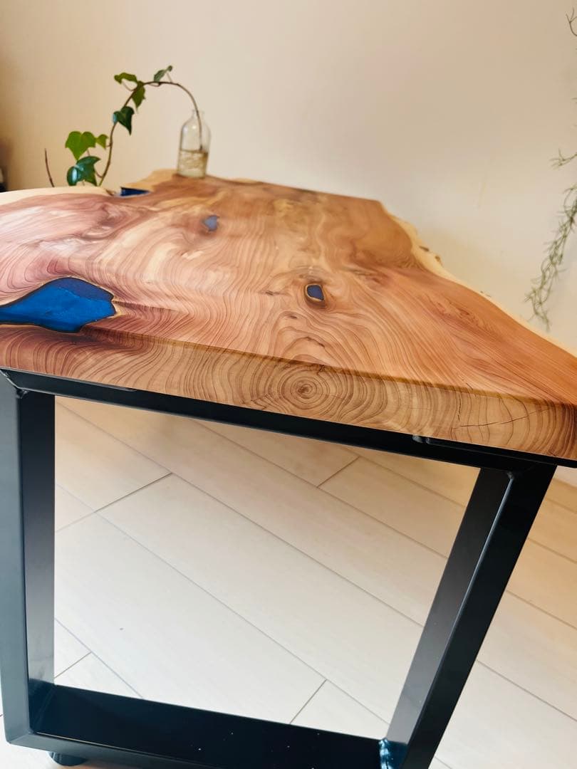 ローテーブル レジンテーブル　一枚板テーブル　貝塚伊吹