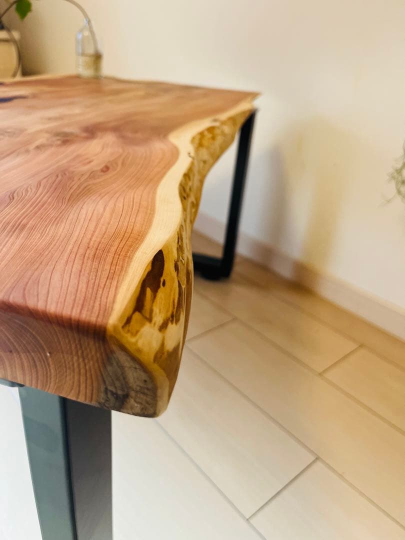 ローテーブル レジンテーブル　一枚板テーブル　貝塚伊吹