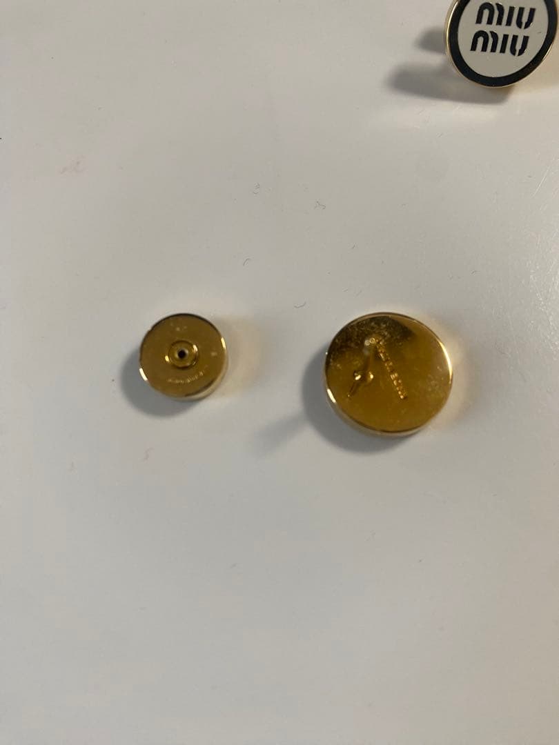 MIU MIU ゴールドスタッドピアス