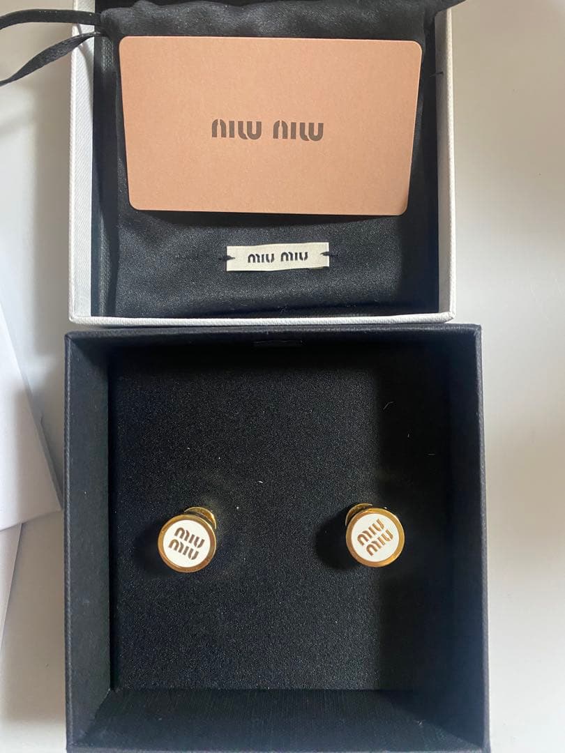 MIU MIU ゴールドスタッドピアス