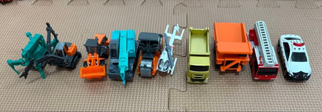 トミカまとめ売り　ケース付き　37台　ロングトミカ