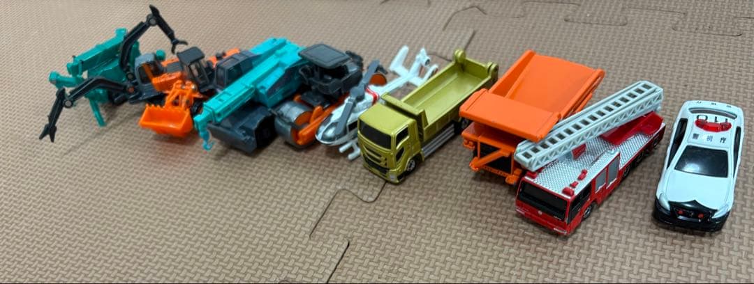 トミカまとめ売り　ケース付き　37台　ロングトミカ