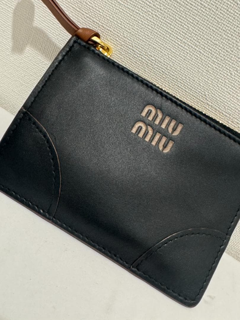 最終SALE miumiu ミュウミュウ レザーカードケース ケース
