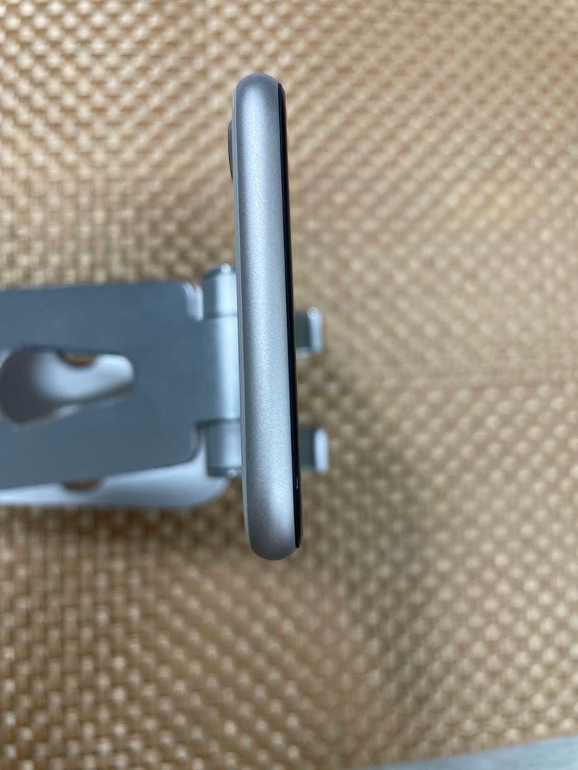 iPhone SE 第3世代 128 GB スターライトSIMフリー【9314】