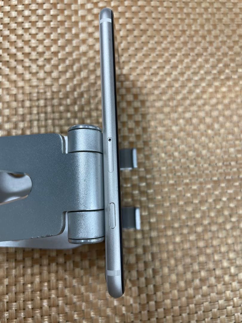 iPhone SE 第3世代 128 GB スターライトSIMフリー【9314】