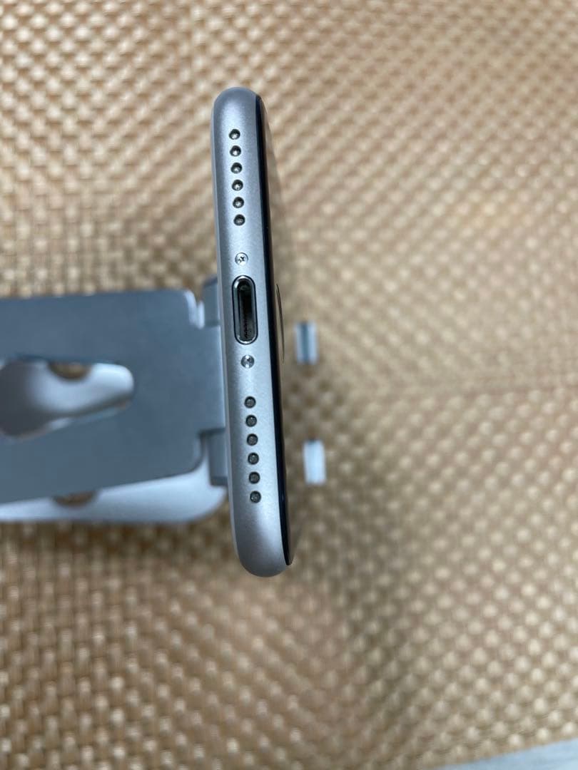 iPhone SE 第3世代 128 GB スターライトSIMフリー【9314】