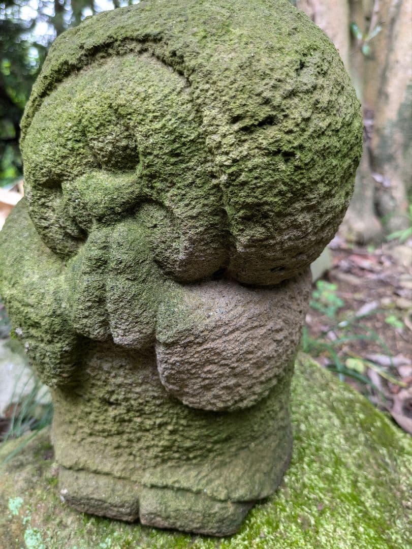 少女、お願い、石彫、倉田辰彦作