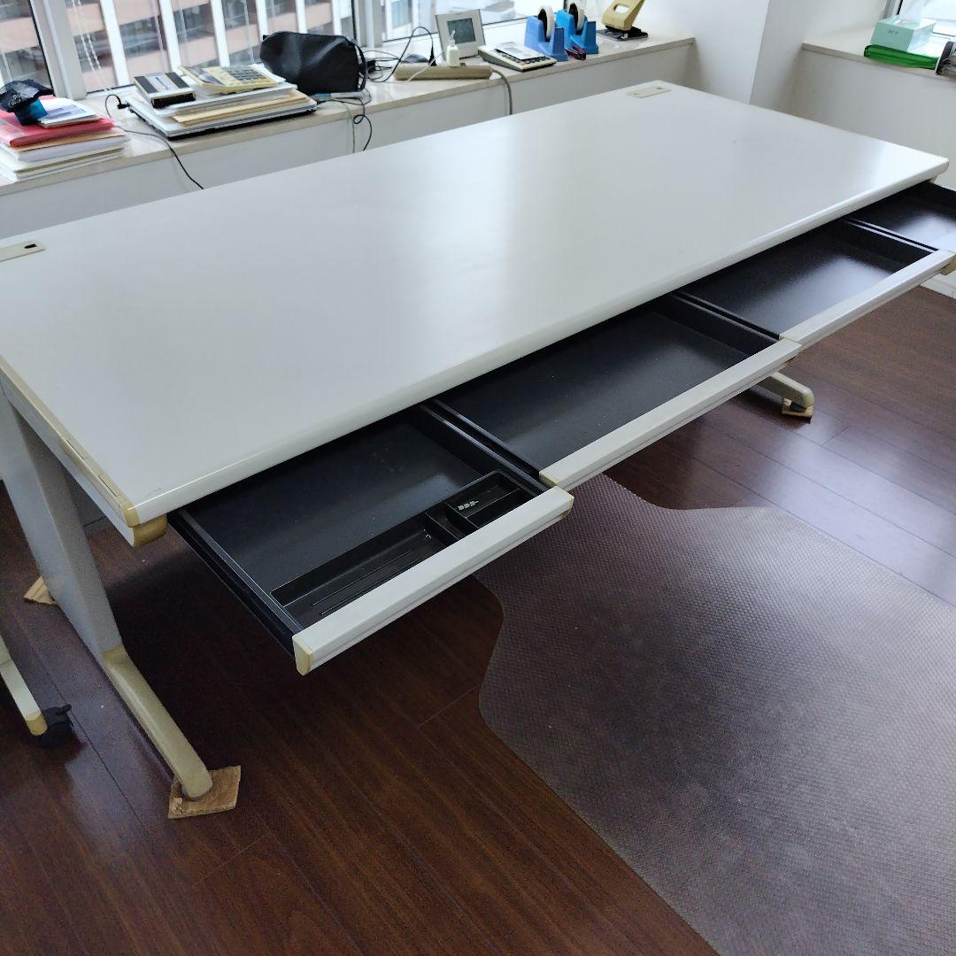 オカムラ　大型事務机