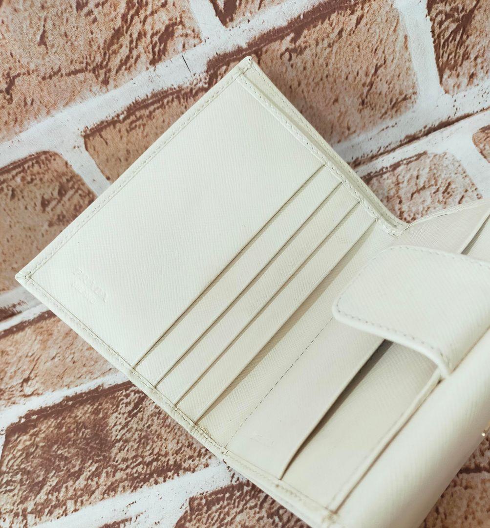 PRADA ホワイトレザー二つ折り財布