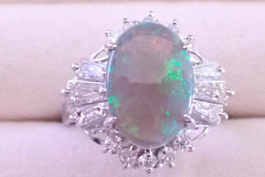 ブラックオパール　指輪　3.06ct　ダイヤ1.06ct　Pt900