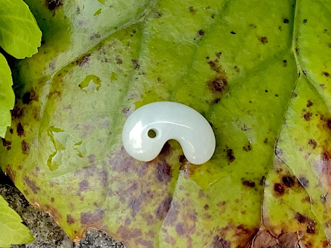 ✳神様からの授かり*糸魚川翡翠勾玉　氷*アイスジェイド外部鑑定鑑別書付　極上品質