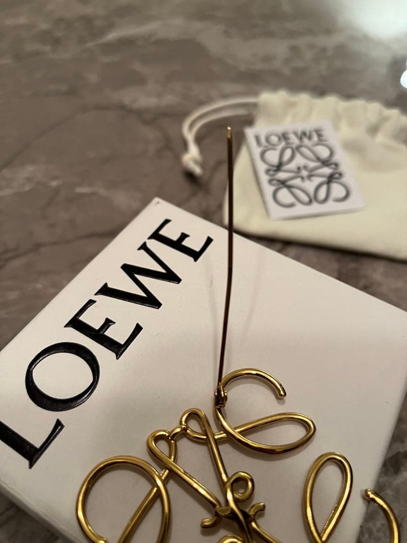 【正規タグ付】LOEWE ゴールド ブローチ