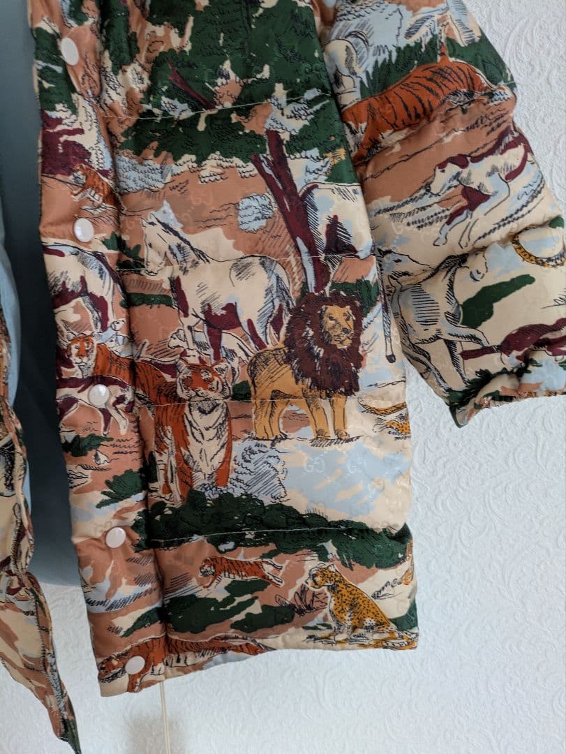 ⭐️新品、未使用品（タグ付き）⭐️GUCCI グッチ　ダウンコート　アニマル柄