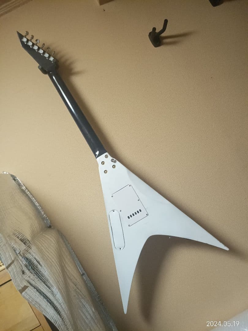 ☆MG8☆新品弦交換済 glassrootsフライングV ホワイト☆