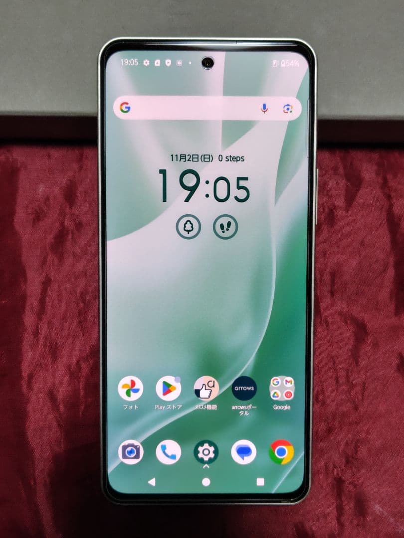 【ほぼ新品】FCNT　arrows We2 Plus　M06　シャンパンシルバー