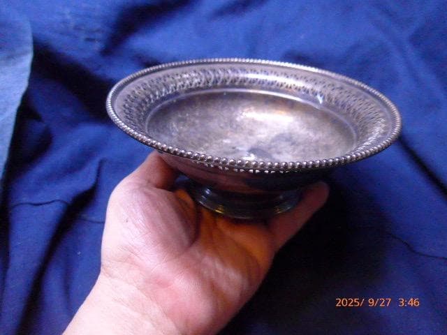 アンティークです。英国マッピン＆ウェッブの脚付き コンポート アカンサス模様