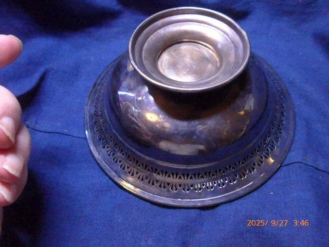 アンティークです。英国マッピン＆ウェッブの脚付き コンポート アカンサス模様