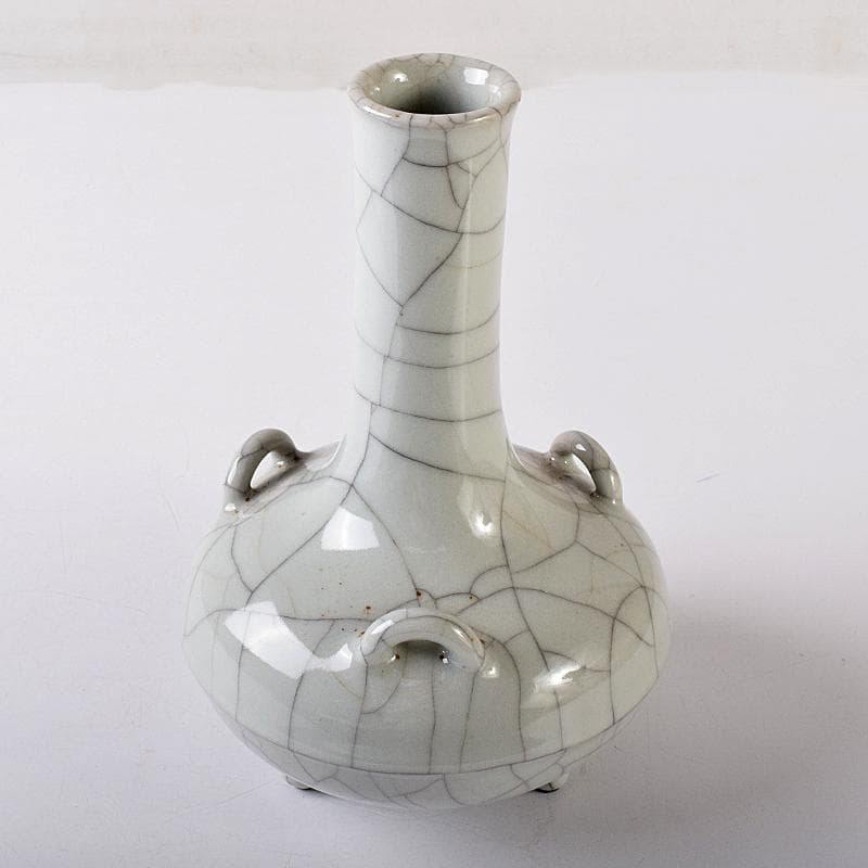 中国　大清乾隆年製款　哥窯　白磁　金糸鉄線　氷裂文　三足瓶　M　7993E